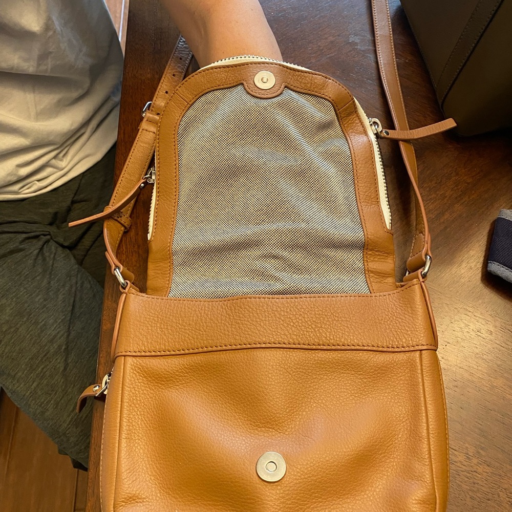 Vince Camuto crossbody - Picture 5 of 5